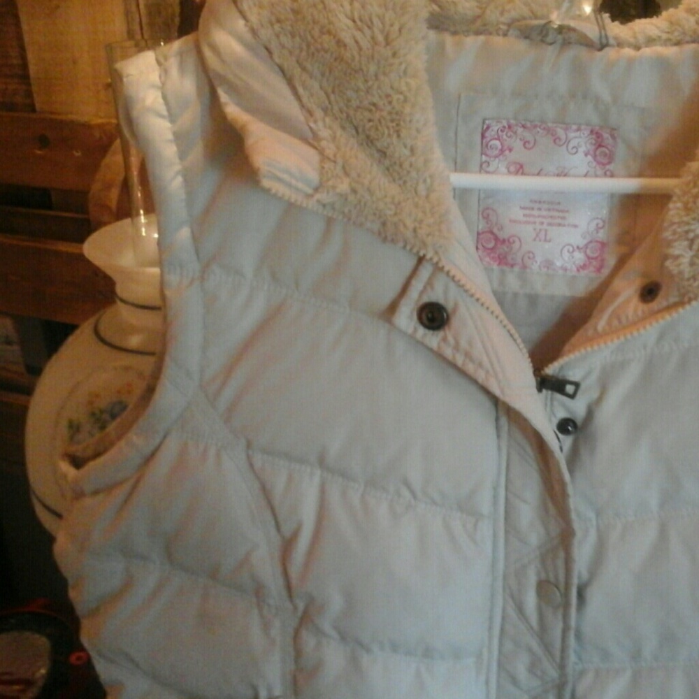 Sleeveless, zip jacket